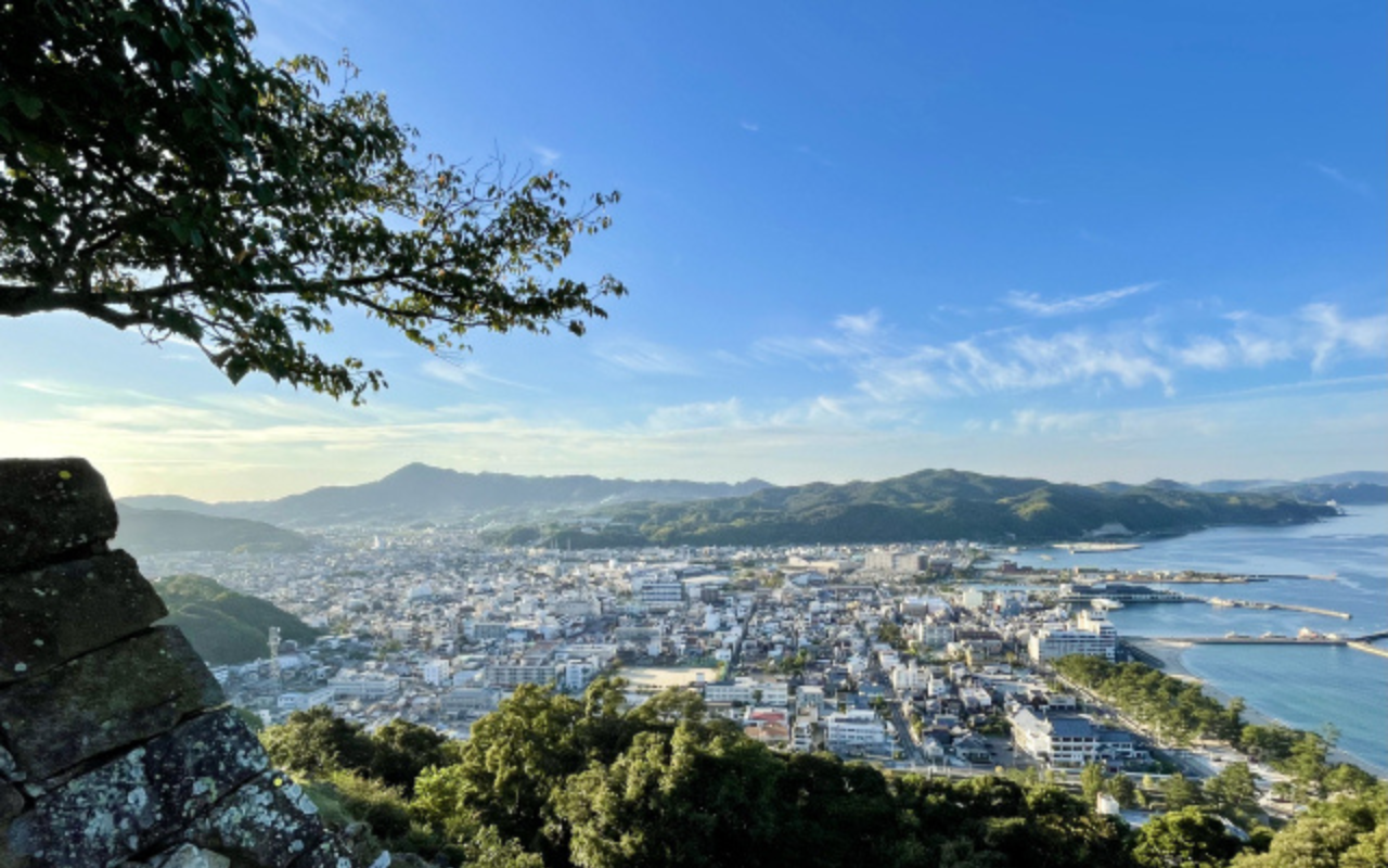 ②400年以上の歴史ある城下町でレトロなまち歩きを楽しむ